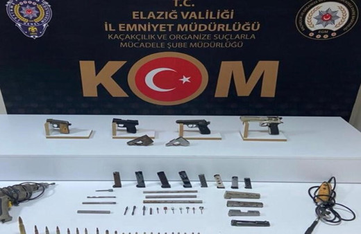 Elazığ’da silah ticareti operasyonu yapıldı, ruhsatsız silah ele geçirildi