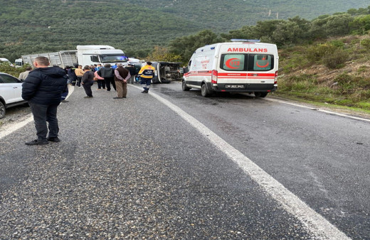 Bursa'da yolcu minibüsü devrildi, 3 kişi yaralandı