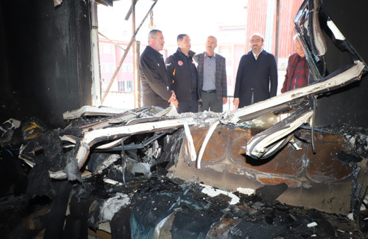 Hakkari'de 4 katlı binanın en üst katında yangın çıktı