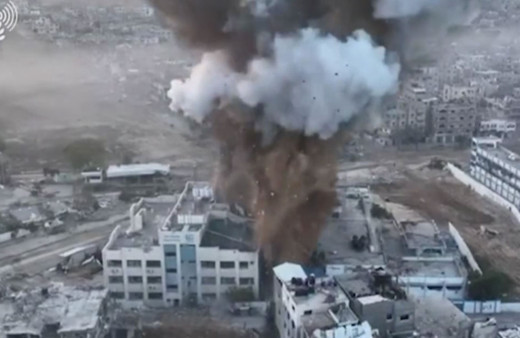 İsrail ordusu insani aradan önce Şifa Hastanesi yerleşkesinin bir kısmını böyle havaya uçurdu