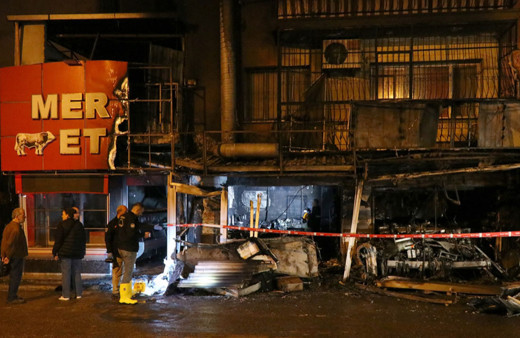 İzmir'de yangın! Bir dükkan kullanılamaz hale geldi!