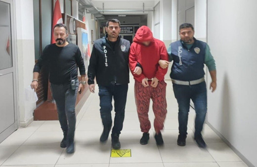 İzmir'de 5 ayrı suçtan aranan firari, bu kez kaçamadı