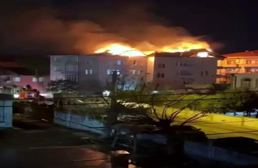 Sakarya'da bir ev gece yarısı alevlere teslim oldu