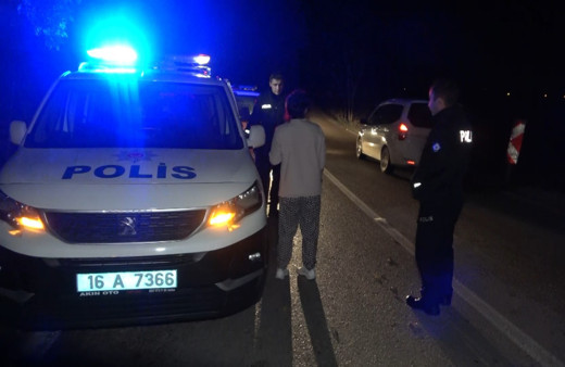 Bursa'da alkollü kadın kaza yaptı, çekim yapan gazeteciye saldırdı