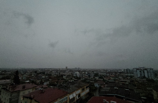 Aydın Nazilli'de şiddetli yağış ve gök gürültüsü başladı