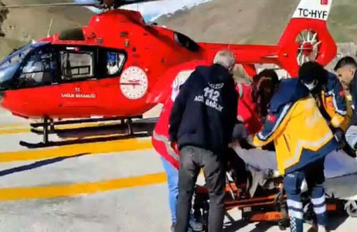 Helikopter ambulans ayağı kırık hasta için havalandı