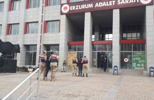 Erzurum'da aranan şahıslar Jandarma’dan kaçamadı