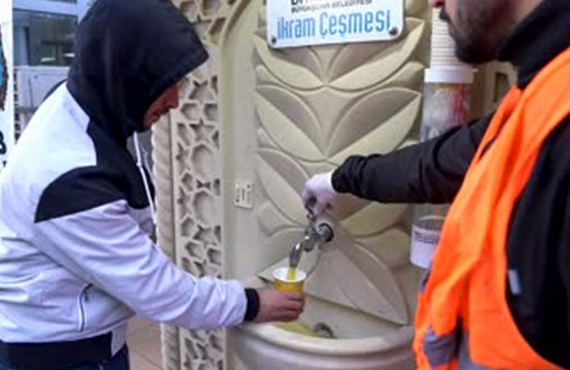 Bu çeşmeden "sıcak çorba" akıyor!