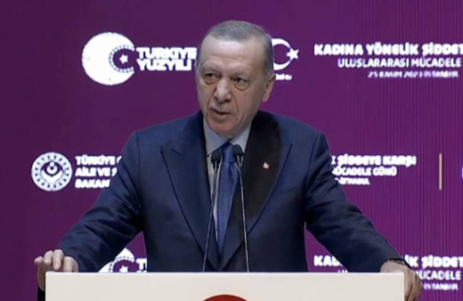 Cumhurbaşkanı Erdoğan'dan Özgür Özel'e 'el öpme' göndermesi! Eli öpülecek kadın arıyorlarsa...