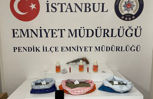 Pendik’te uyuşturucu satışı yapılan adrese baskın yapıldı
