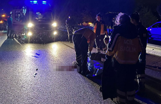 Korkunç! İzmir'de iki sevgili arabadan inip yolda kavga ederken başka araçların altında kaldı