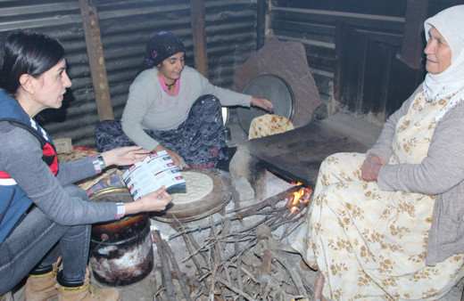 Kadın astsubaylar Şırnak'ta köylere gidip kadınları bilgilendirdi!