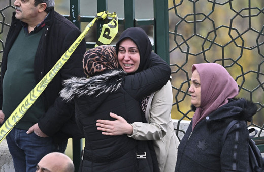 Ankara'da komşuların gürültü kavgası! Baba ile 15 yaşındaki oğlu tüfekle vurularak öldürüldü