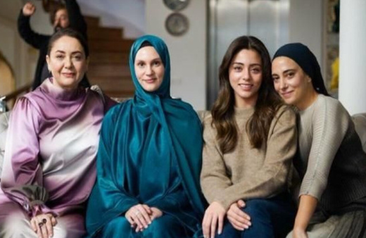 Kızılcık Şerbeti'nde Farah Zeynep Abdullah'ın başörtüsü olay oldu