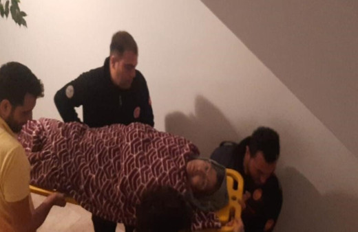 Hatay’da rahatsızlanan yatalak kadını itfaiye ekipleri kurtardı