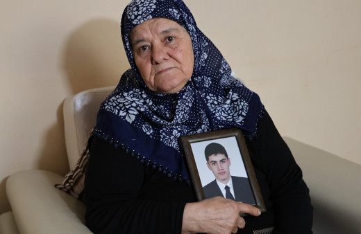 Su satan kişiye otomobil çarptığı için hayatını kaybetti, katili her yerde aranıyor