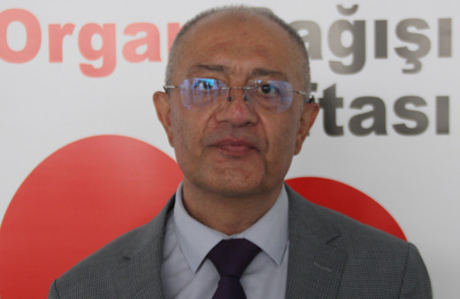 Annesinin verdiği böbrek sayesinde hayata tutundu