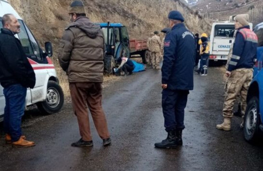 11 yaşındaki çocuk traktörle babasını ezdi