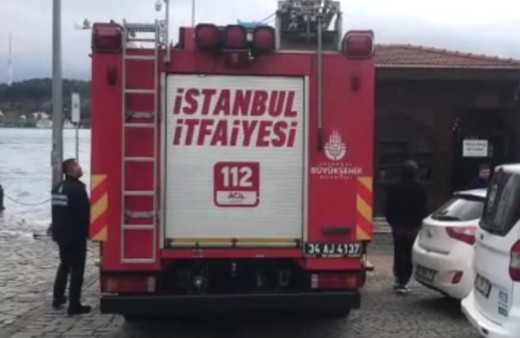 Ortaköy'de deniz yükseldi, restoranı su bastı