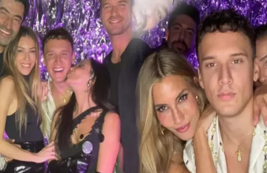 Edis ünlülerle birlikte 32.yaş gününü kutladı