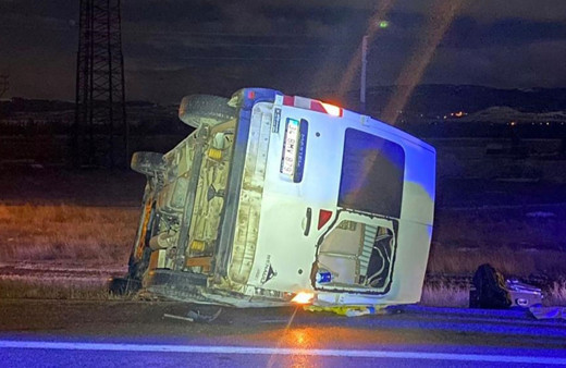 Afyonkarahisar'da minibüs devrildi: 7 kişi yaralandı!