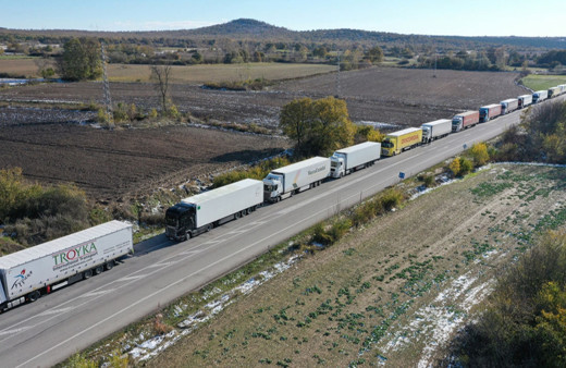 Bulgaristan sınırında yağışlı hava nedeniyle tır kuyruğu uzadı!