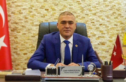 CHP'li Belediye Başkanı Cafer Kırmızıçiçek, topa tuttuğu partisinden istifa etti