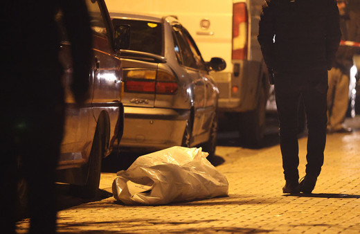 İstanbul’da park ettiği otomobilin altında kalan sürücü yaşamını yitirdi! El frenini çekmemiş