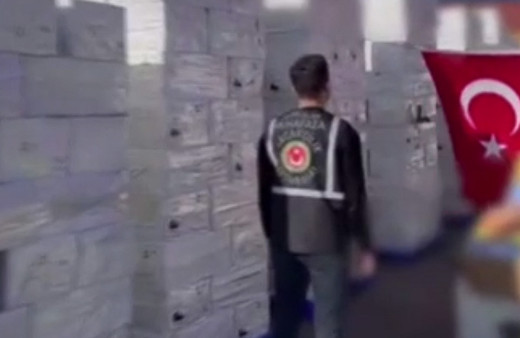 Ambarlı Limanı'nda 275 bin 520 adet elektronik sigara ve 35 kilogram kokain ele geçirildi