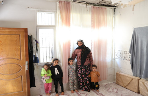 Adana'da uyurken tavan tepelerine düştü