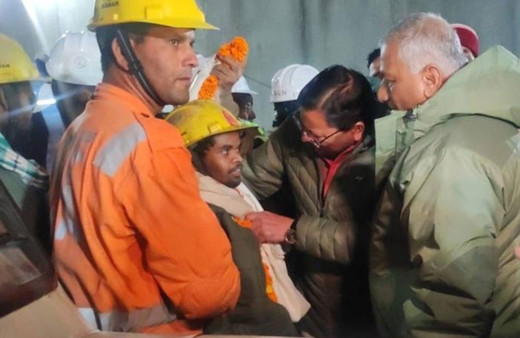 Hindistan'da çöken tünelde mahsur kalan 41 işçi kurtarıldı