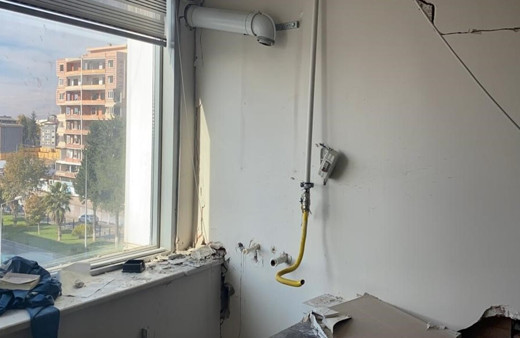 Adıyaman'da orta hasarlı binaya kimliği belirsiz şahıs soygun gerçekleştirdi