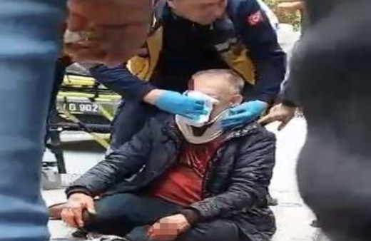 Uşak’ta motosikletin çarptığı yaya ağır yaralandı