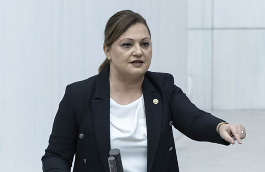 Özgür Özel'i her gördüğünde dudağını büzen CHP Grup Başkanvekili'nin istifası isteniyor