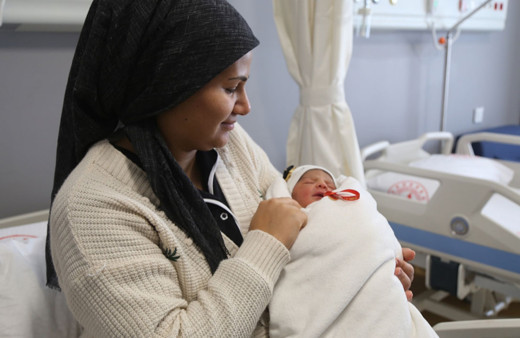 Defne Devlet Hastanesi'nde doğan ilk bebeğe ismi verildi