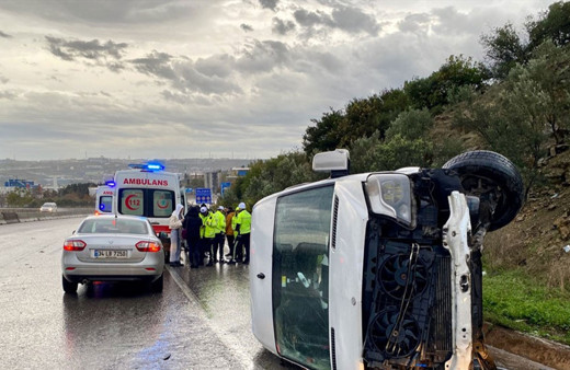 Kocaeli'de işçi servisi devrildi: 9 kişi yaralandı!