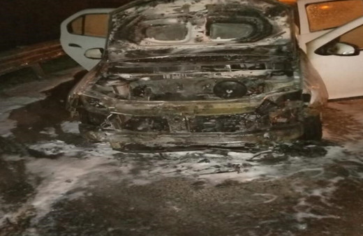 Hatay’da bir araç yanarak kullanılamaz hale geldi