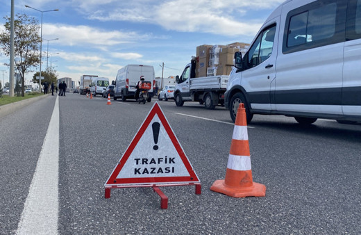 3 aracın karıştığı zincirleme trafik kazasında üç kişi yaralandı