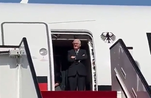 Alman Cumhurbaşkanı Steinmeier'e Katar'da soğuk duş! Yarım saat kapıda bekledi