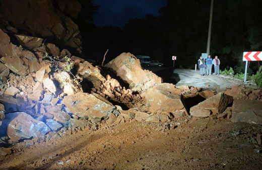 Muğla'da şiddetli yağış sonrası heyelan meydana geldi
