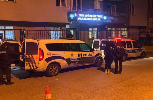 Polise direnen kadının üzerinden tabanca çıktı