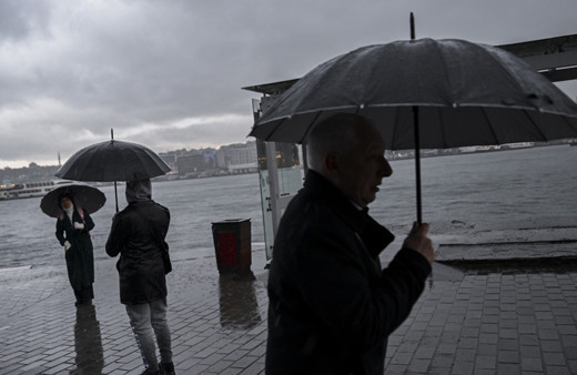 Meteoroloji 13 şehirde alarm verdi, Prof. Dr. Orhan Şen'den flaş açıklama! İstanbul'u bu sözlerle uyardı