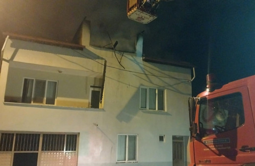 Bursa İnegöl'de yangın paniği, binanın çatısında yangın çıktı