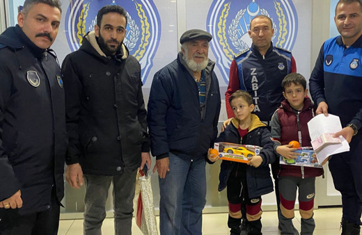 Çocuklar yerde 26 bin lira buldu! Para sahibine teslim edildi