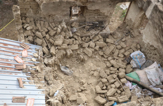 Odun almak için girdiği kerpiç ev mezarı oldu