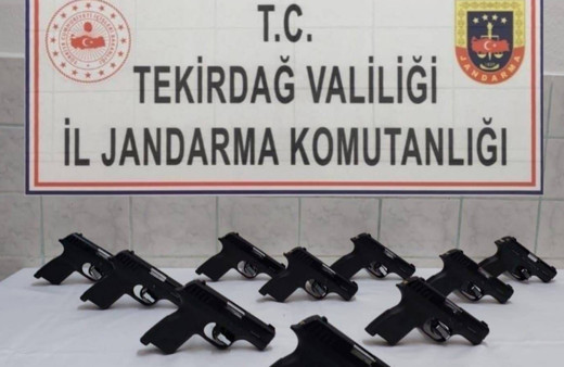 Şüpheli araçtan 10 adet ruhsatsız tabanca çıktı