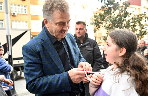 Başkan Hasan Tahsin Usta'dan vatandaşa balık ikramı