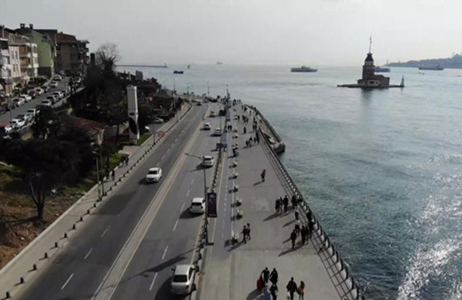İBB Üsküdar sahilinde bir kafenin yıkımını yaptı