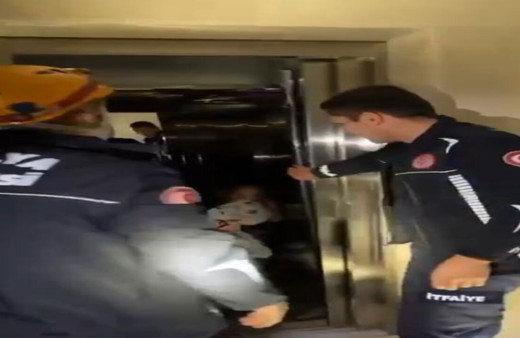 Antalya'da asansörde mahsur kaldılar, yardımlarına itfaiye koştu