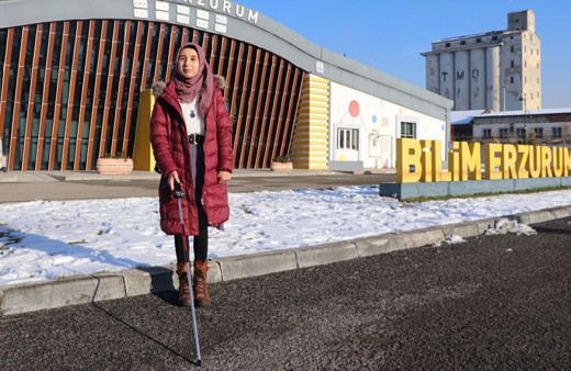 "Akıllı baston"la görme engelliler daha rahat yürüyecek